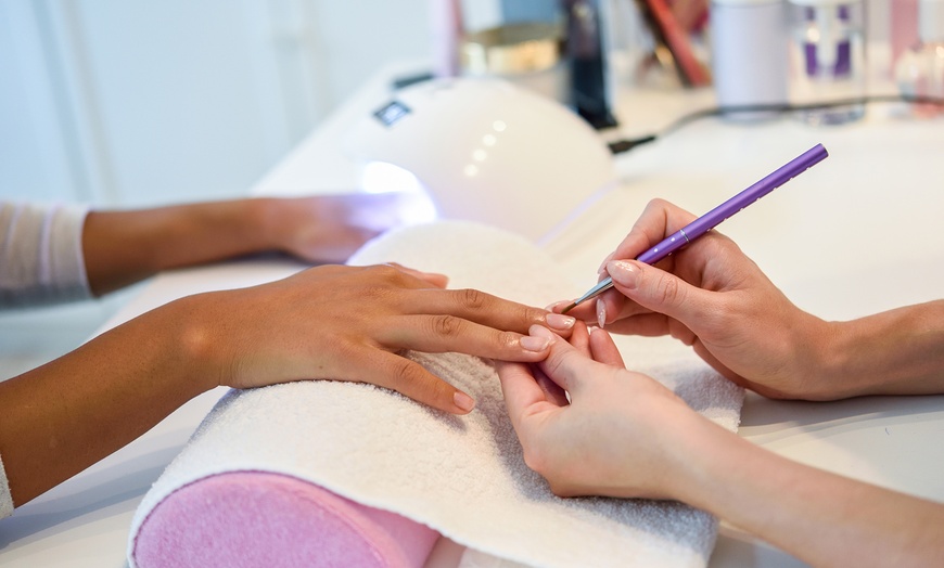 Image 1: Sesión de manicura y/o pedicura  en Studio Marcela Vallejo