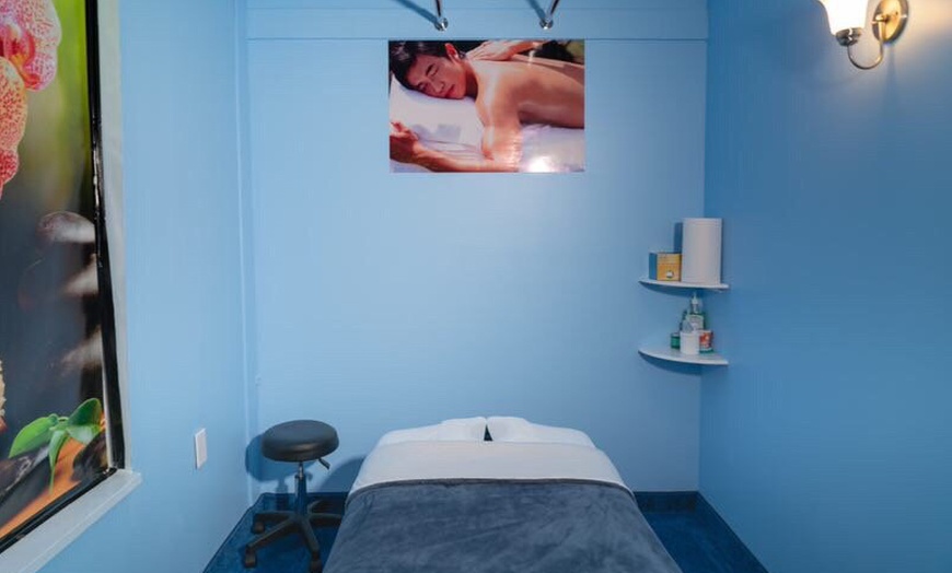 Image 3: 60-Min Deep Tissue or Relaxation Massage with Hot Stones