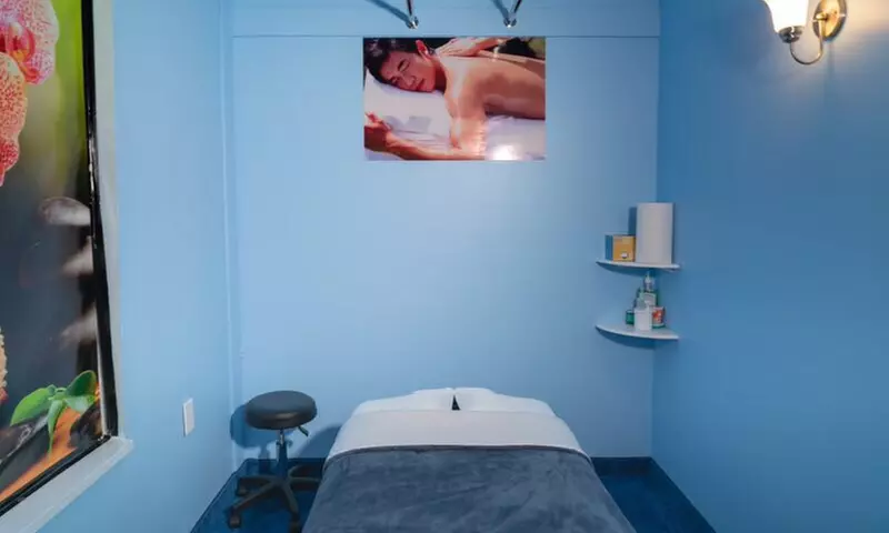 60-Min Deep Tissue or Relaxation Massage with Hot Stones