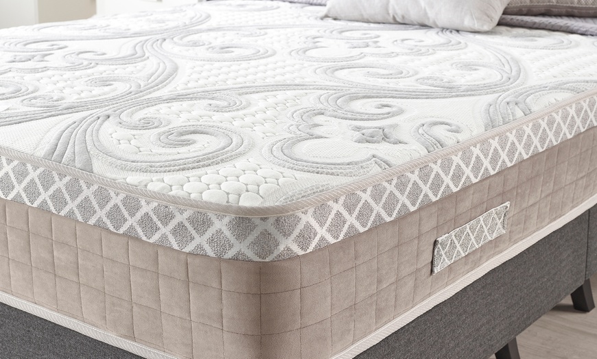 Image 4: Hybrid Pocket Sprung Mattress With Memory Foam