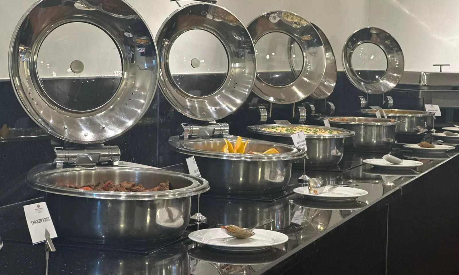 Lunch or Dinner Buffet with Beverages:Child (AED 35), Adult (AED 109)