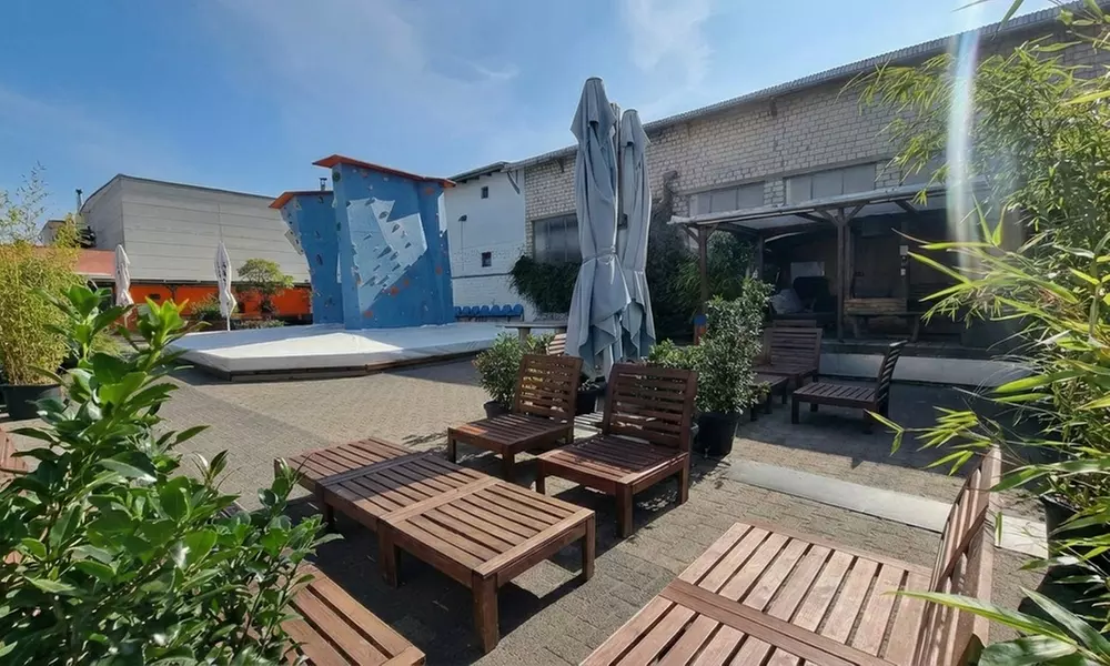 Boulder-Eintritt (ganztags ) inkl. Leihschuhe, 1 Pizza und 1 Getränk