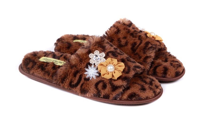 Image 6: Women's Fluffy Slippers