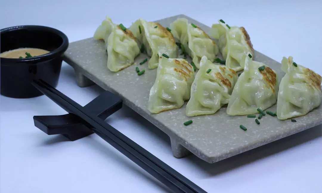 Saborea la gastronomía japonesa con un menú de sushi para 2 o 4