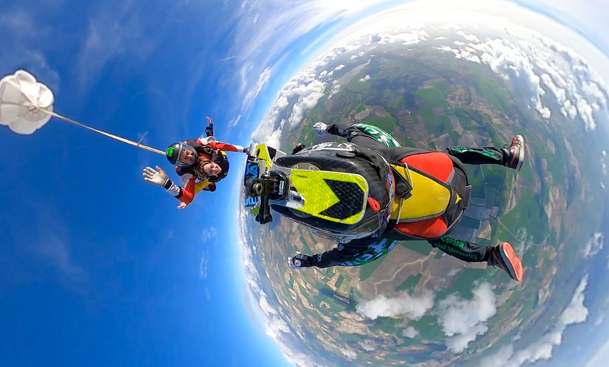 Image 6: ¡A volar! Salto tándem en paracaídas desde 4500 metros para 1 persona