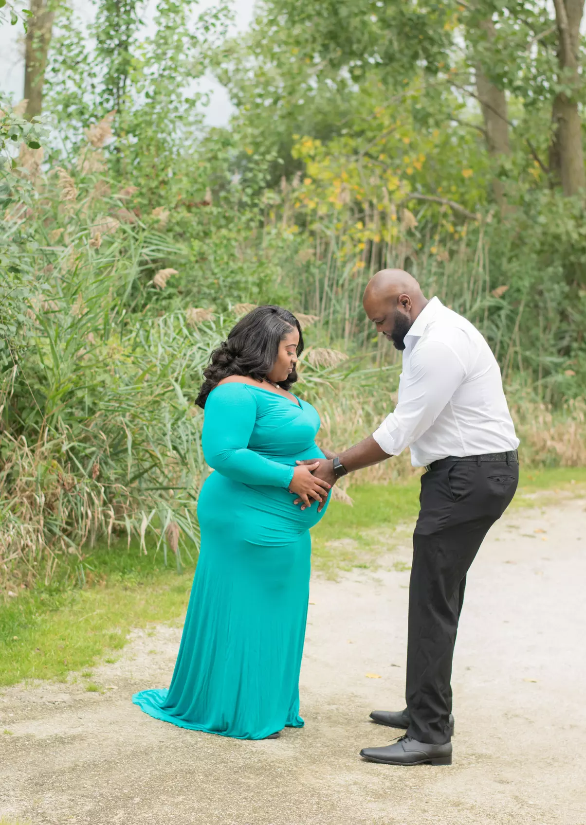 Embrace Two Looks or Outdoor Sessions in a 30 or 60 Min Photography 