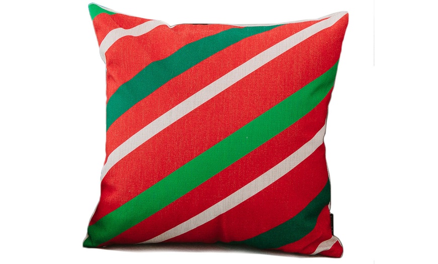 Image 3: Christmas-Themed Cushion Cover