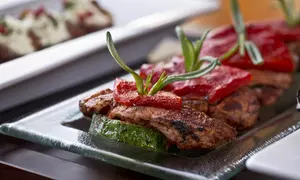 Zanurz się w historii i smaku polskich zakąsek. Catering na imprezę dla 6, 10 lub 15 osób (do -54%)