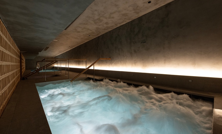 Image 5: Acceso spa 90 minutos con circuito de aguas premium y masaje opcional 