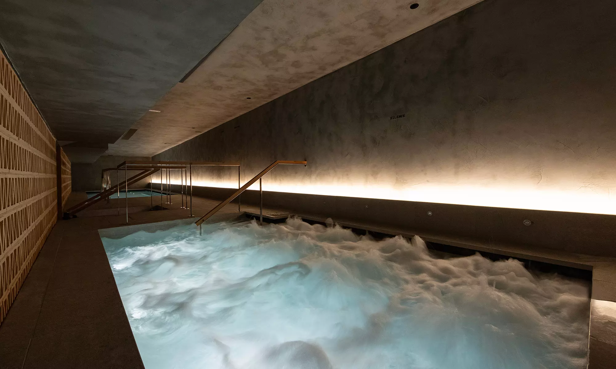 Acceso spa 90 minutos con circuito de aguas premium y masaje opcional