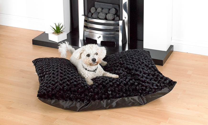 Image 5: Dog Bed with Zipped Cover