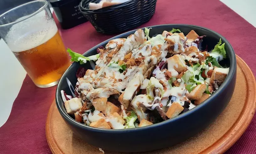 Menú para 2 o 4 personas con postre y bebida en Brasería El Colibrí