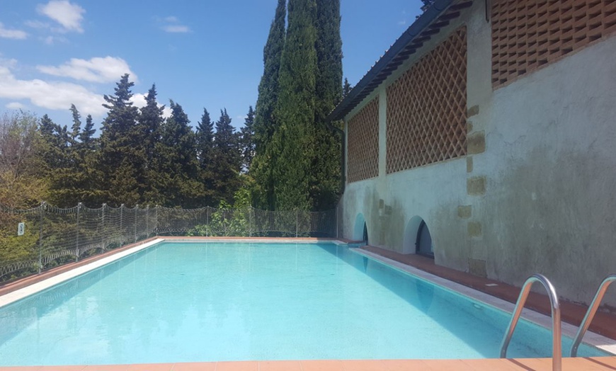 Image 11: Ingresso piscina e aperitivo al Castello di Tavolese