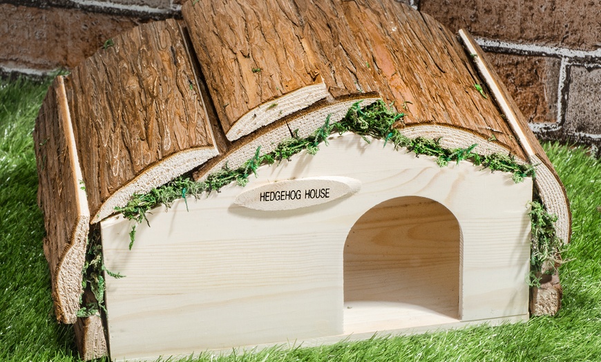 Image 7: Wooden Hedgehog House