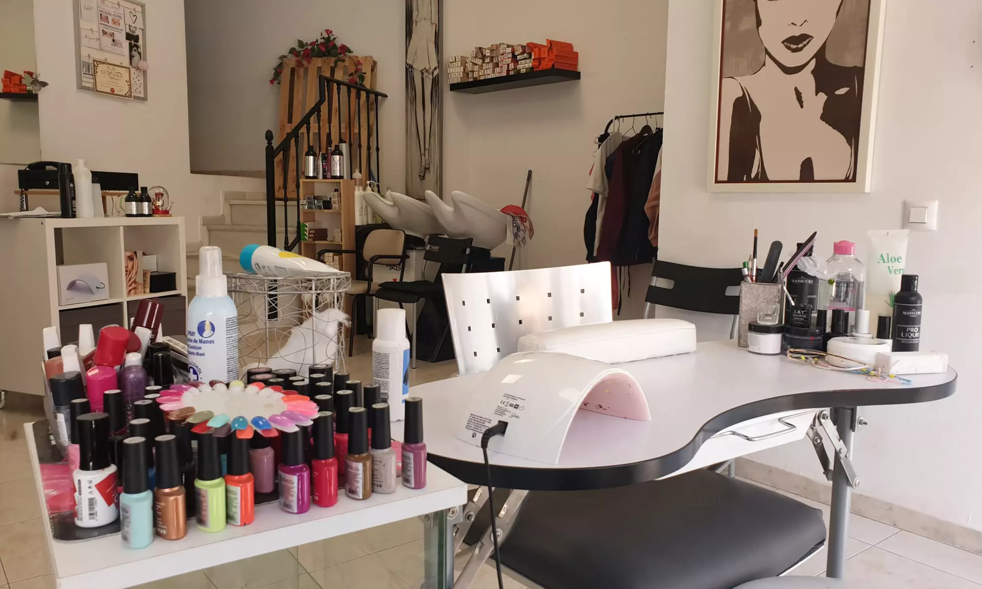 Sesión de manicura normal y/o semipermanente en Rocío García