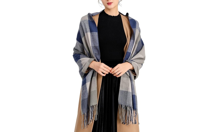 Image 5: Écharpe tartan oversize