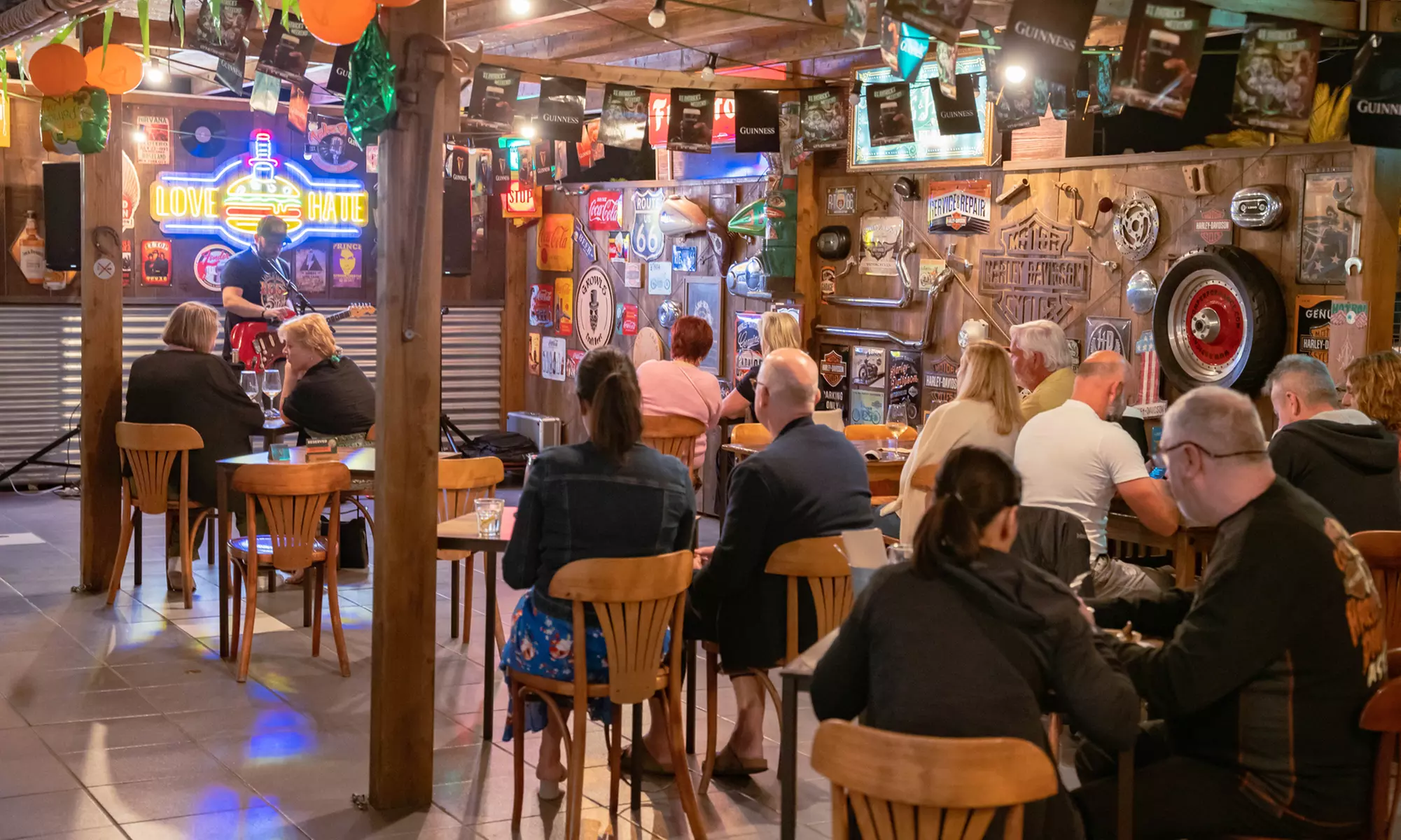 Lanzamiento de hacha y menú de hamburguesa para 2 o 4
