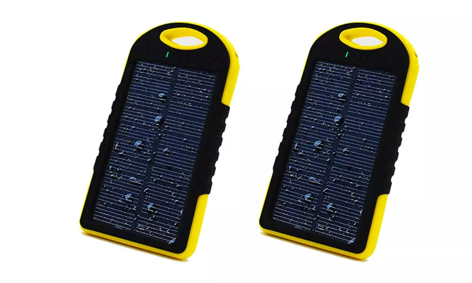 1 of 2 powerbanks op zonne-energie