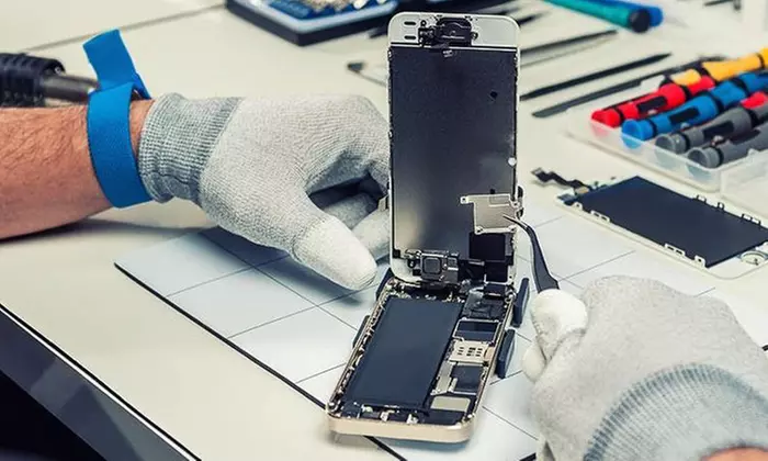 Akkutausch für verschiedene iPhone-Modelle + Gewährleistung in der Smartphoneklinik München (bis zu 24% sparen) - Primary Image