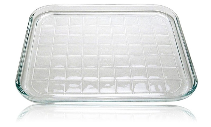 Image 5: Up to 12 Pyrex Bake and Enjoy 32cm Glass Baking Trays
