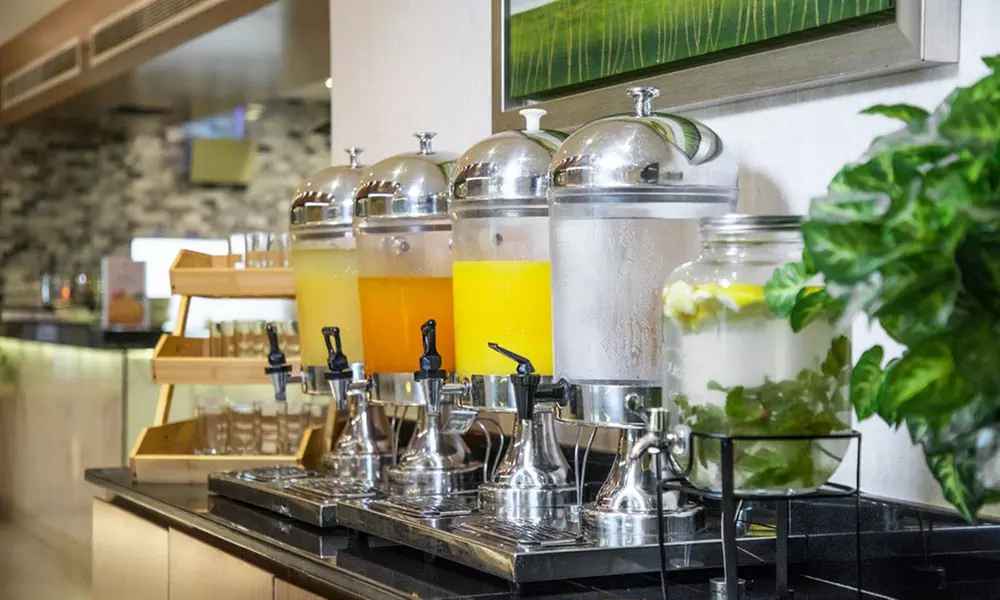 5* Lunch or Dinner Buffet with Pool and Hot Tub Access