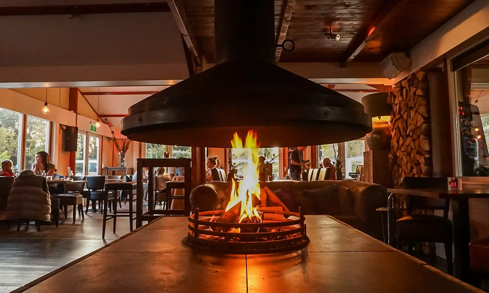 Zonnen, uitwaaien & smullen bij Beach West (tot 40% korting)!