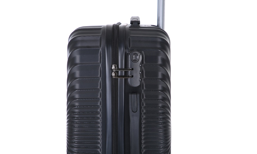 Image 41: Three-Piece Luggage Set