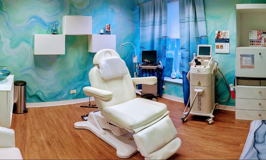 Image 2: Rejuvenate with 20 Units of Xeomin Treatment