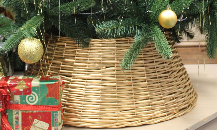 Image 5: Wicker Christmas Tree Skirts