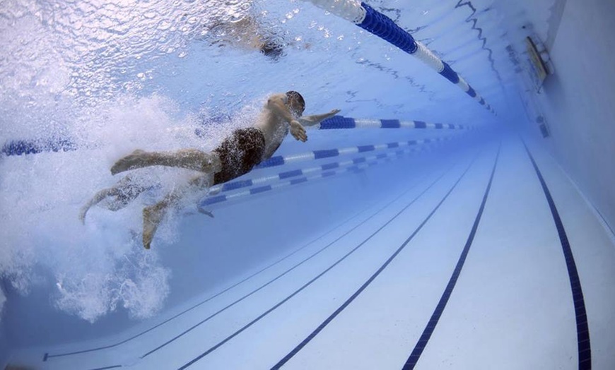 Image 3: Swim and Flumes Family Session