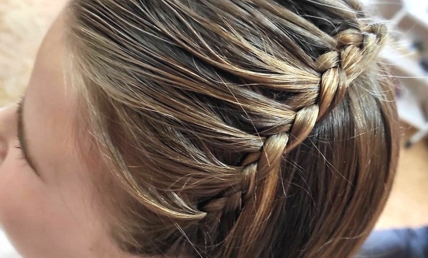 Image 13: 1 o 3 sesiones de peluquería con lavado, masaje, mascarilla y peinado 