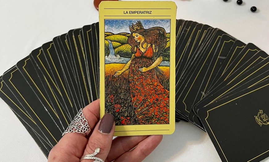 Image 3: Lectura de cartas de tarot online o presencial, en español o portugués