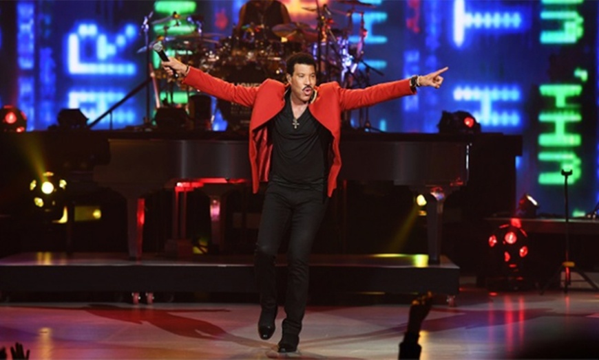 Concert: Lionel Richie - Lionel Richie | Groupon