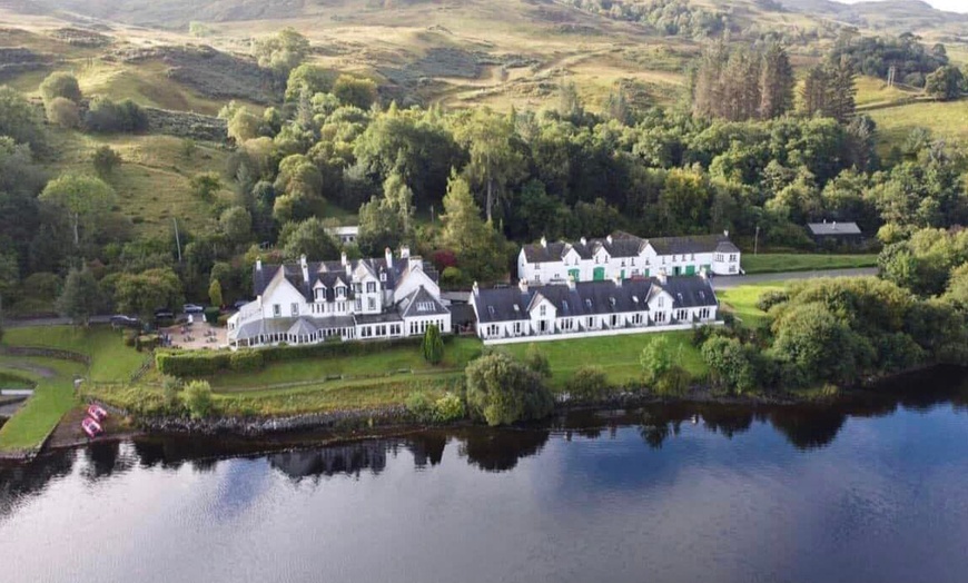 Image 1: Scotland: 2-3 Nights with Breakfast, 2 Course Dinner and Room Upgrade