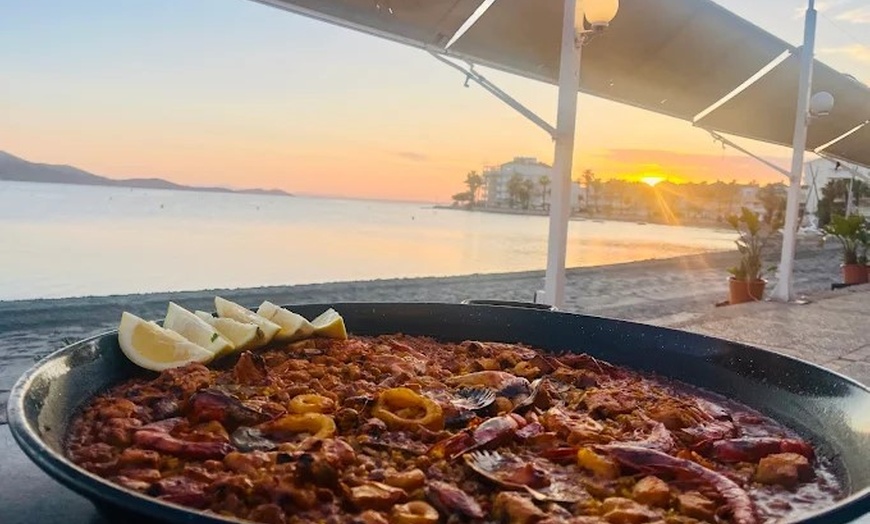 Image 2: Menu de caldero con entrantes, principales, postres y bebidas