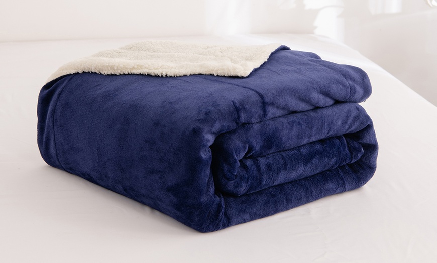 Image 10: Double Thickened Sherpa Fleece Soft Reversible Blanket 