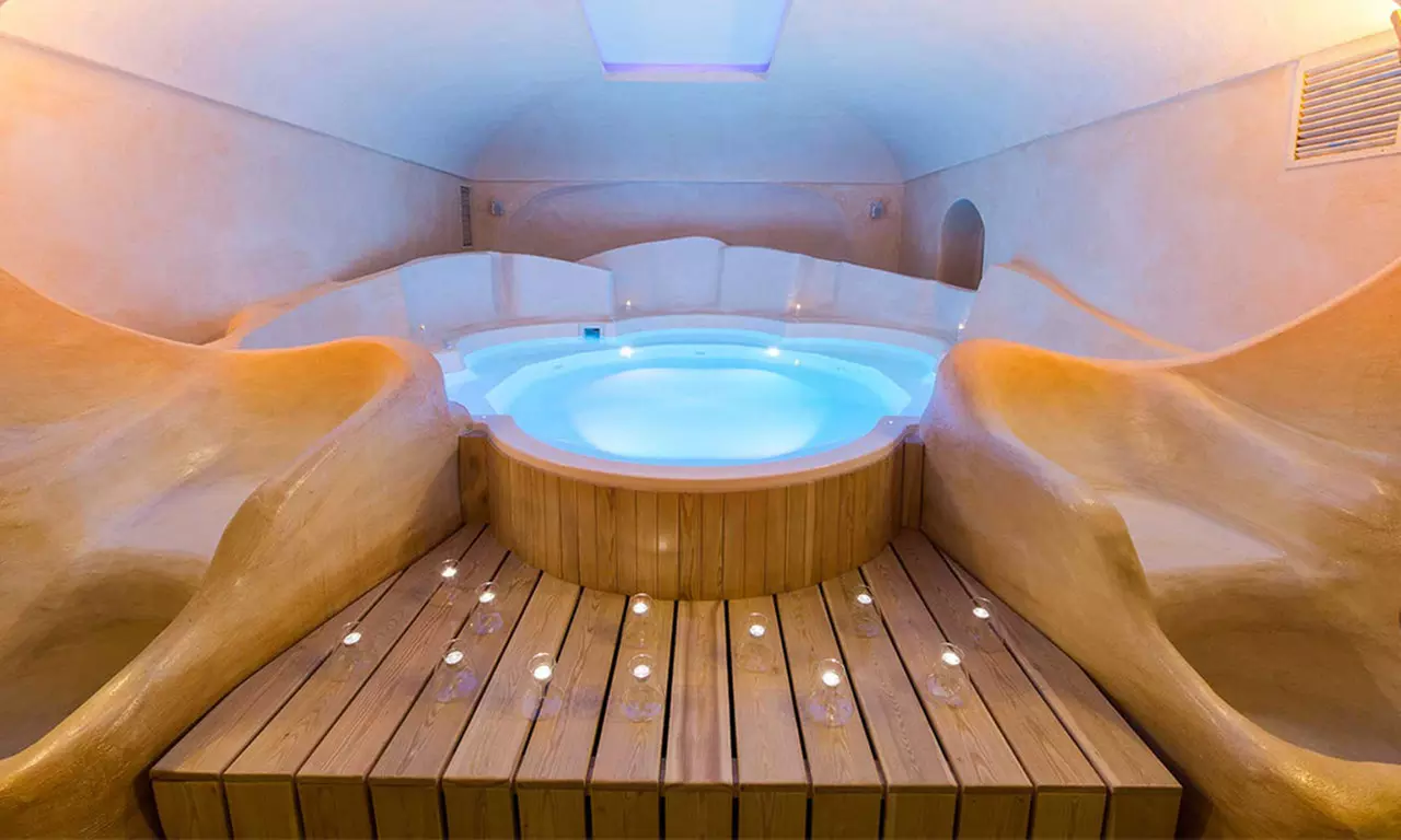 Costiera Amalfitana 4*: camera Classic con trattamento a scelta e Spa