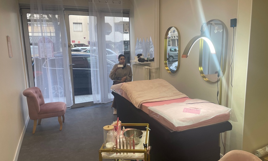 Image 3: Pose d'extensions de cils au choix