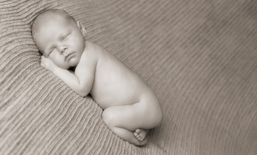 Image 3: Newborn Baby Photoshoot