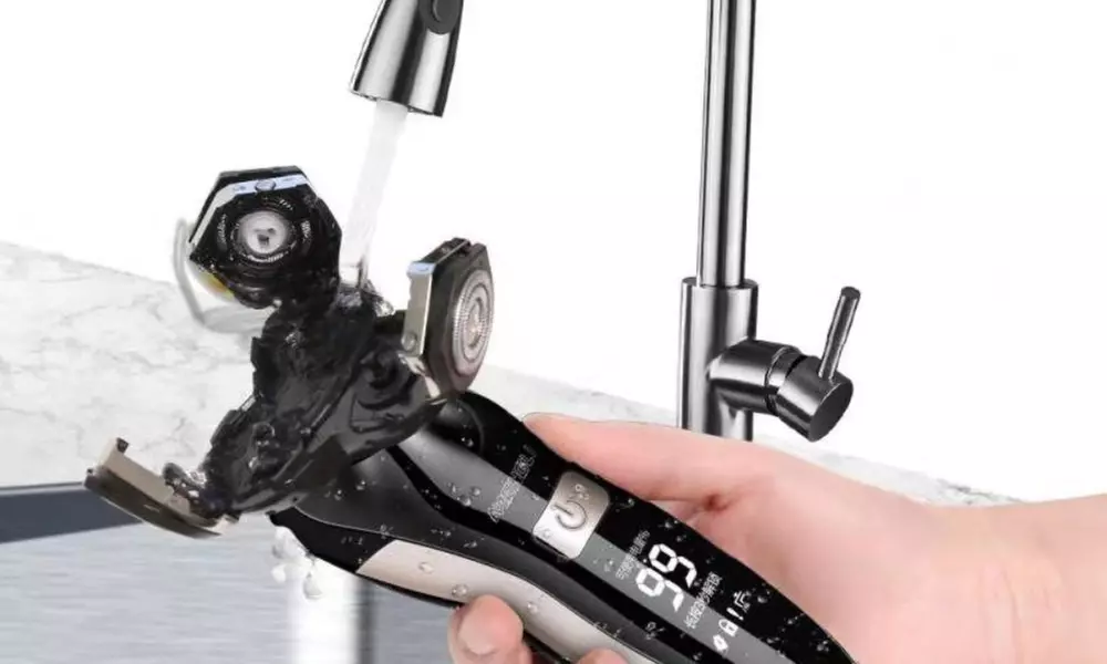 1 of 2 elektrische scheerapparaten voor een natte of droge huid