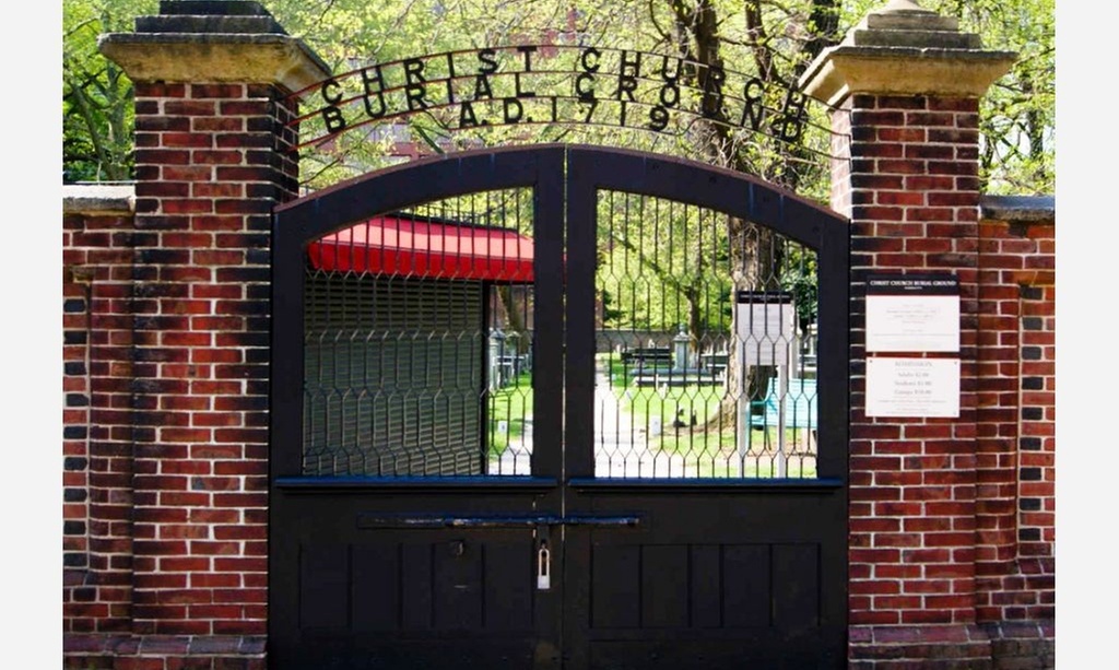 Explore Christ Church Burial Grounds on a Guided Tour