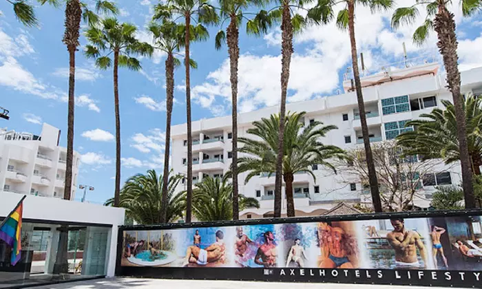 Day Pass, barbacoa y más para 2 en complejo con piscina