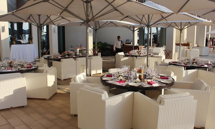 Image 7: Seafood buffet & drinks at 5* Saadiyat Beach Club