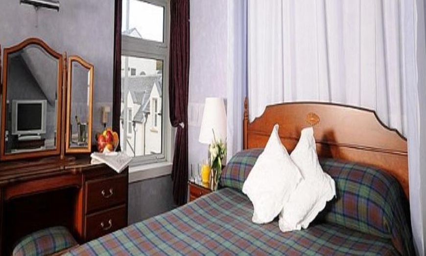 Image 2: Skye: Double Room with Breakfast