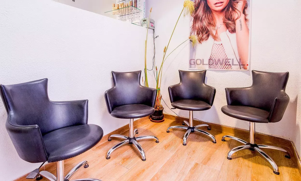 Microblading y diseño de cejas con hilo o micropigmentación de labios