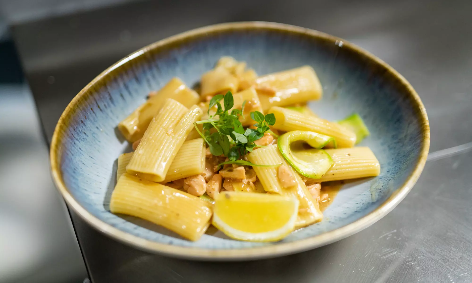 Embarquez avec Bateau le Théo : Dîner Croisière Trattoria sur la Seine
