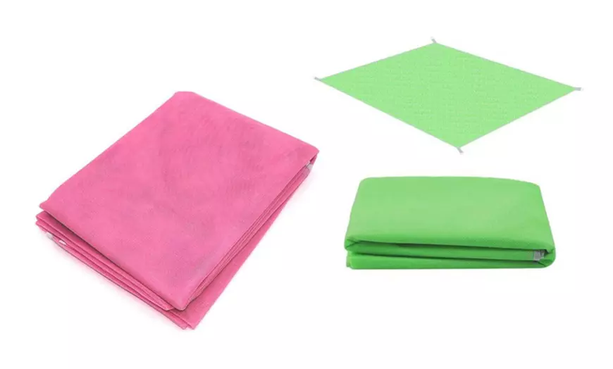 Image 8: No Sand Jumbo Beach Mat
