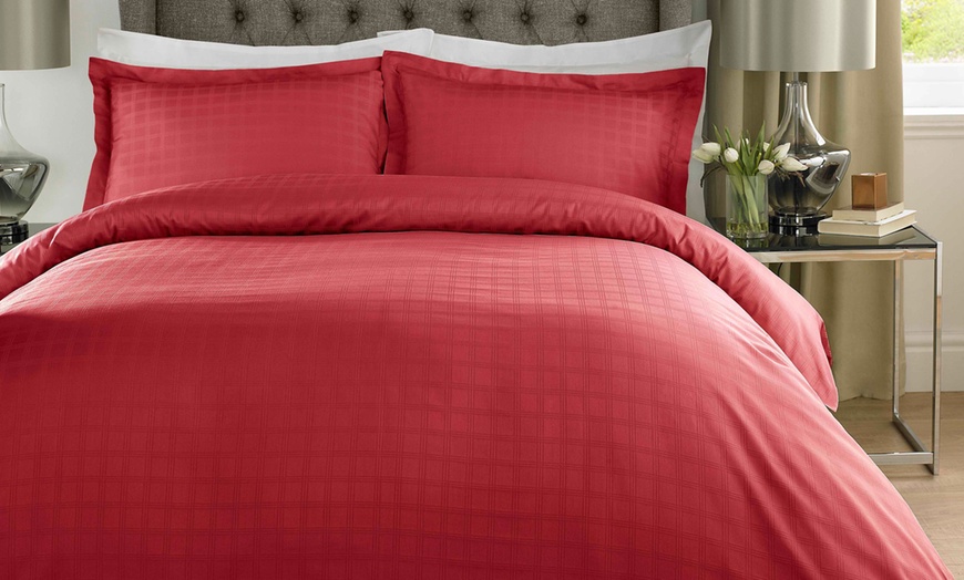 Image 6: 400TC Satin Check Duvet Cover Set