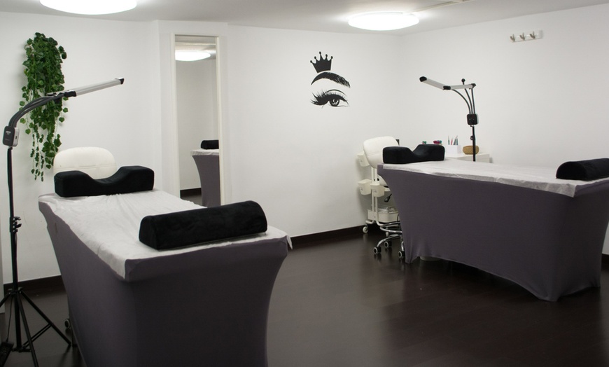 Image 9: Sesión de microblading en Estética Avanzada Jéssica García