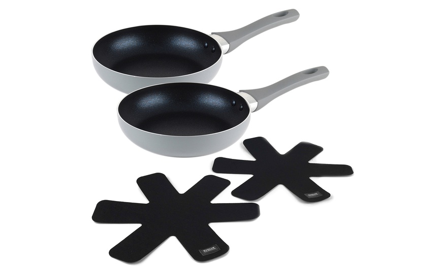 Image 1: Salter Frying Pan Set